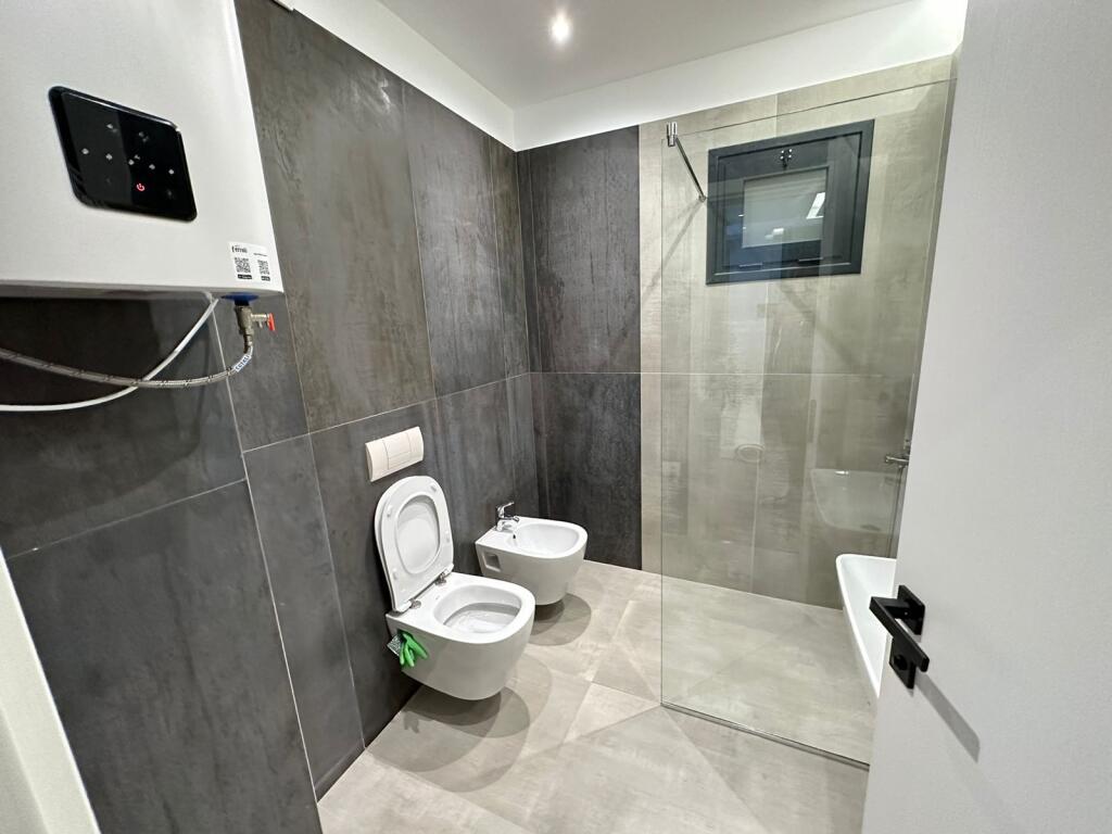 ✨ Super Appartamento in Affitto 2+1 + 2 Bagni + Posto Auto📍 Posizione: Via dei Kosovari💰 Prezzo: 1700 € / mese