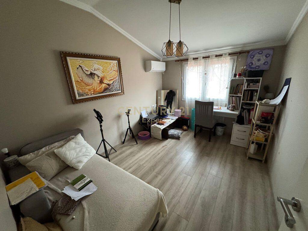QERA APARTAMENT 3+1+2 PRANE FAKULTETIT EKONOMIK