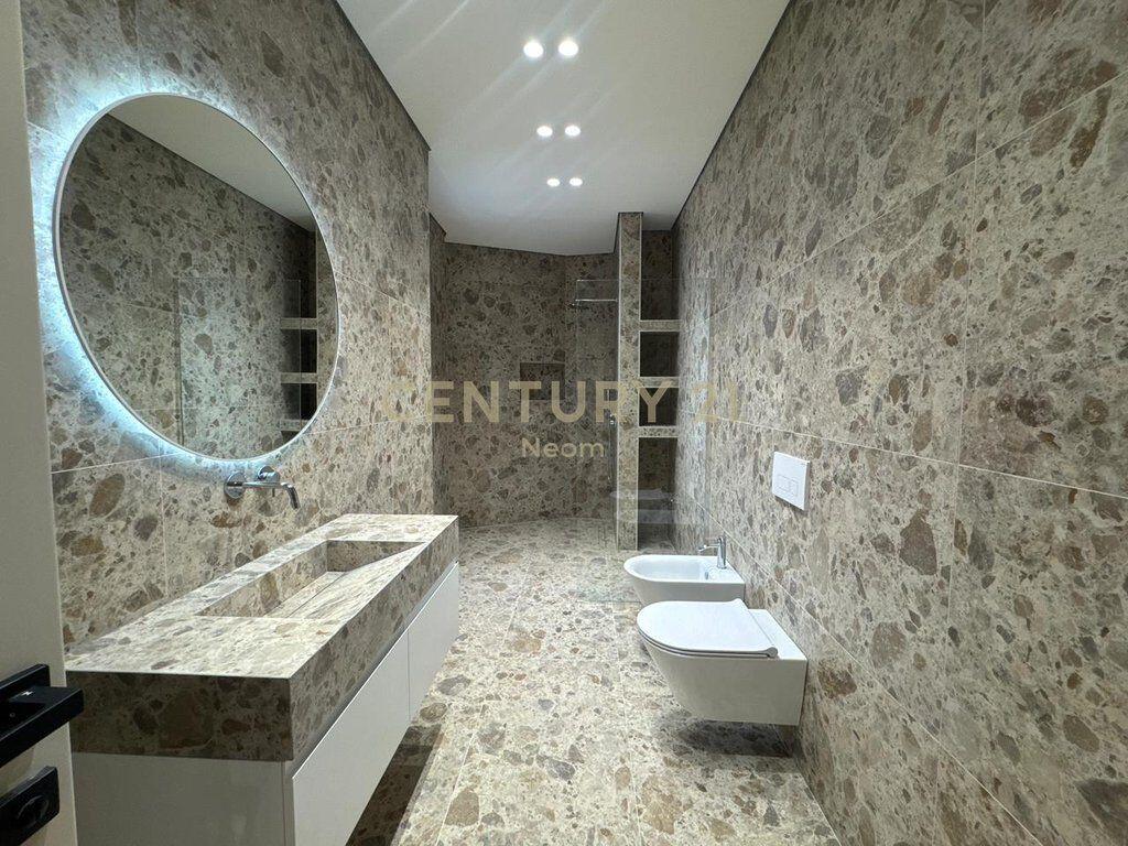AFFITTO, APPARTAMENTO PREMIUM 2+1+2+CORTILE con POSTO AUTO ‼️ 2.200 € /Mese Sup. Totale 124m2