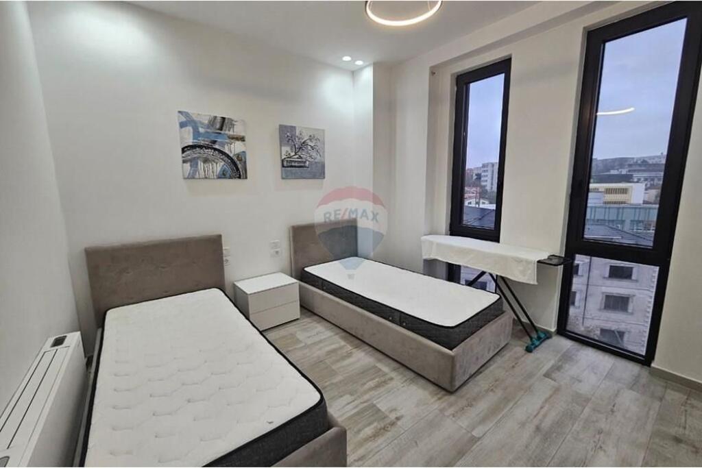 Appartamento 2+1 con parcheggio in affitto a Park Gate!