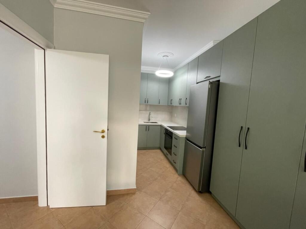 Appartamento moderno 2+1 in affitto in Via Kavaja!