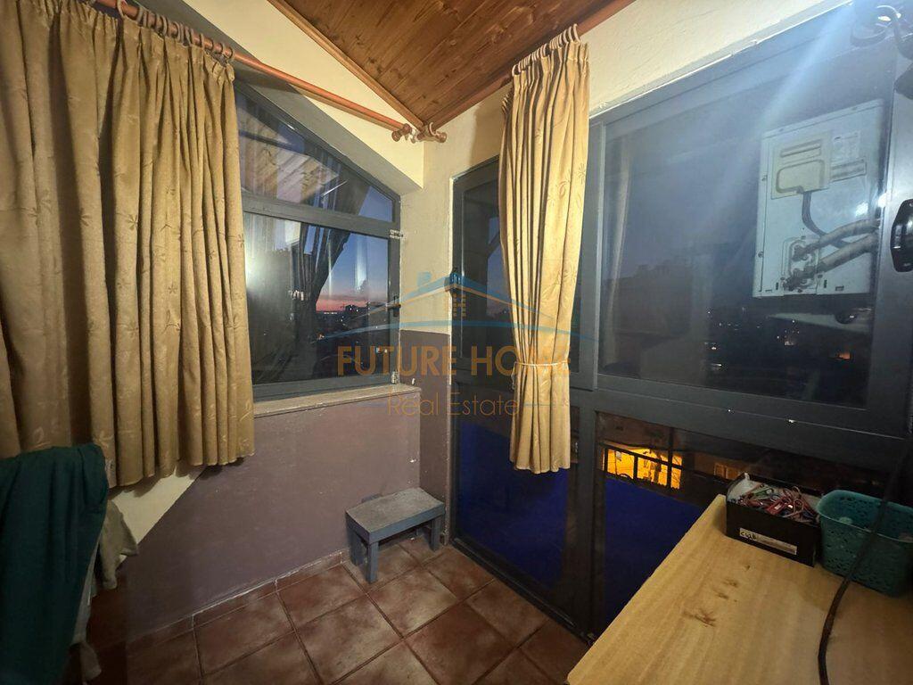 Shitet, Apartament 3+1+2, Rruga 4 Deshmorët, Tiranë. .