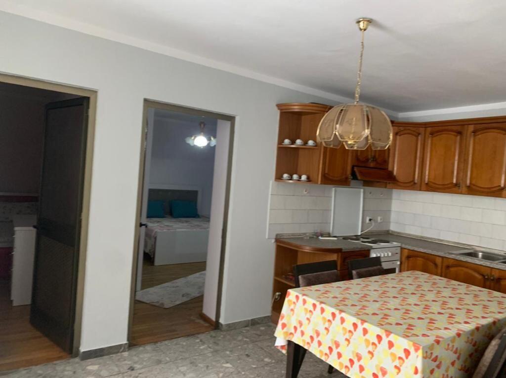 JEPET ME QIRA | Apartament 2+1+ 2 – Rruga Fortuzi, Tiranë