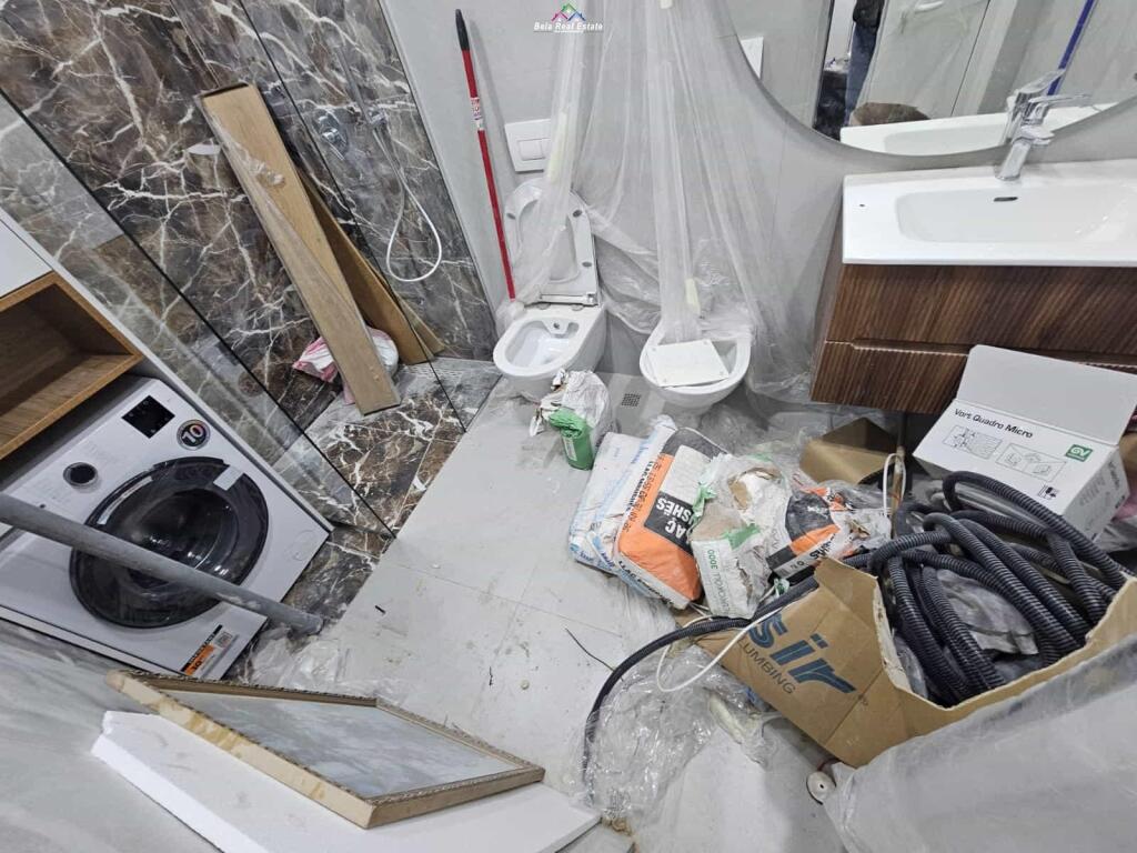 Ufficio in Affitto 2+1 Vicino a Rruga e Kavajes (ID BZ2768) Tirana