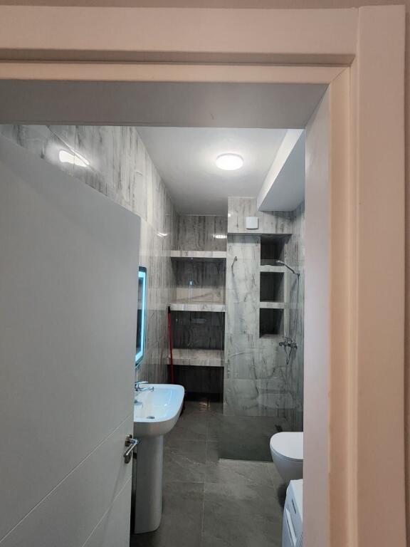 🏠 Apartament 1+1 me Qira – Komuna e Parisit