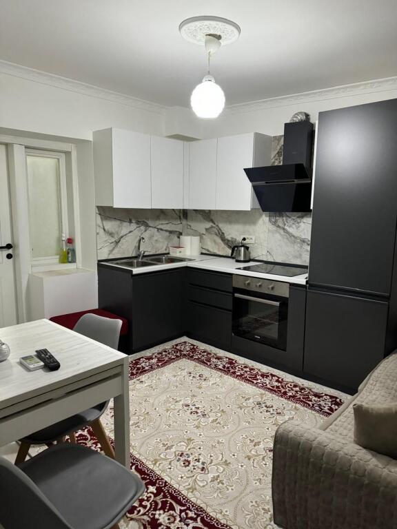 For rent Apartment 1+1, Dibra Street, at the united school 430 thousand lek