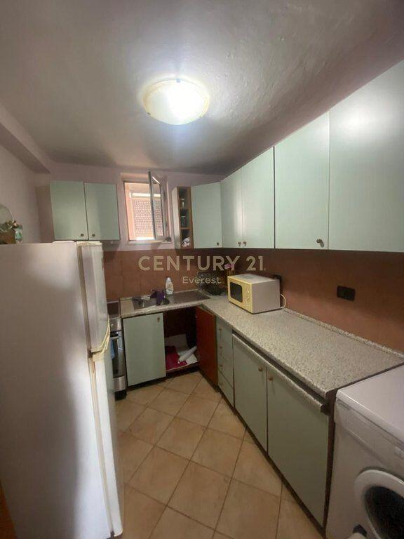 RRUGA E BARIKADAVE, JAPIM ME QIRA APARTAMENT 2+1