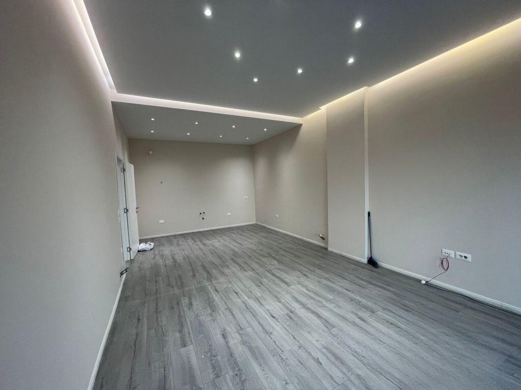 SHITET APARTAMENT 2+1+2 – KOMPLEKSI SQUARE 21 (ARLIS), RRUGA E KAVAJËS 📍