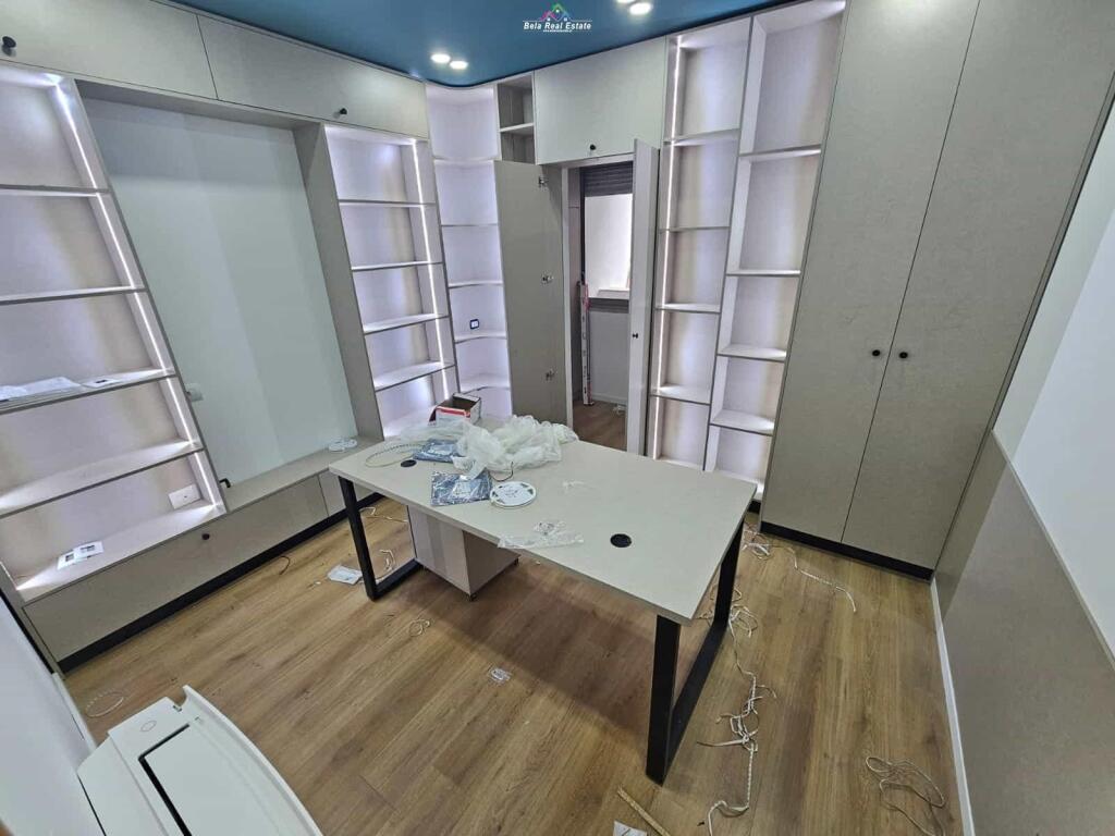 Ufficio in Affitto 2+1 Vicino a Rruga e Kavajes (ID BZ2768) Tirana