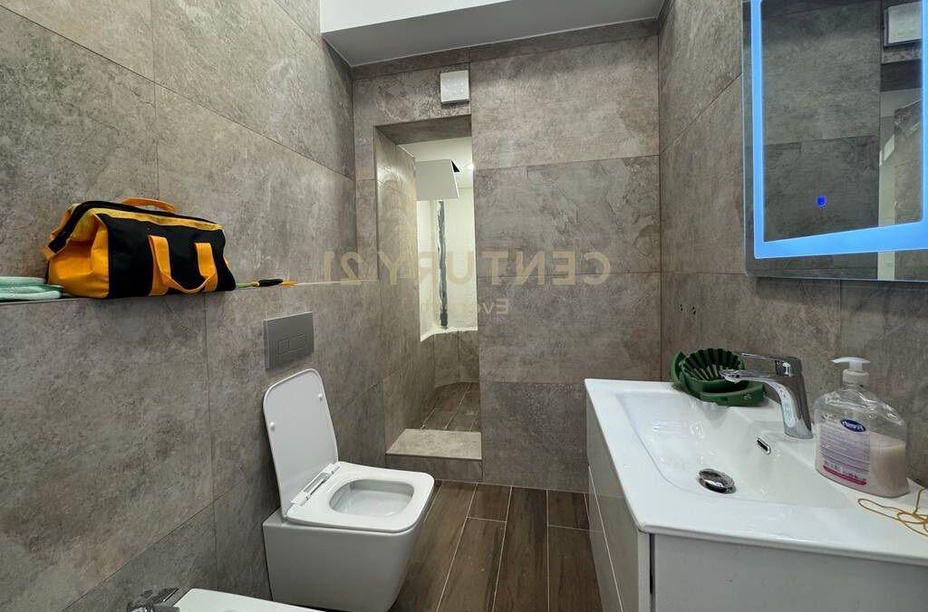 COMMERCIAL SPACE FOR RENT NEAR SQUARE 21