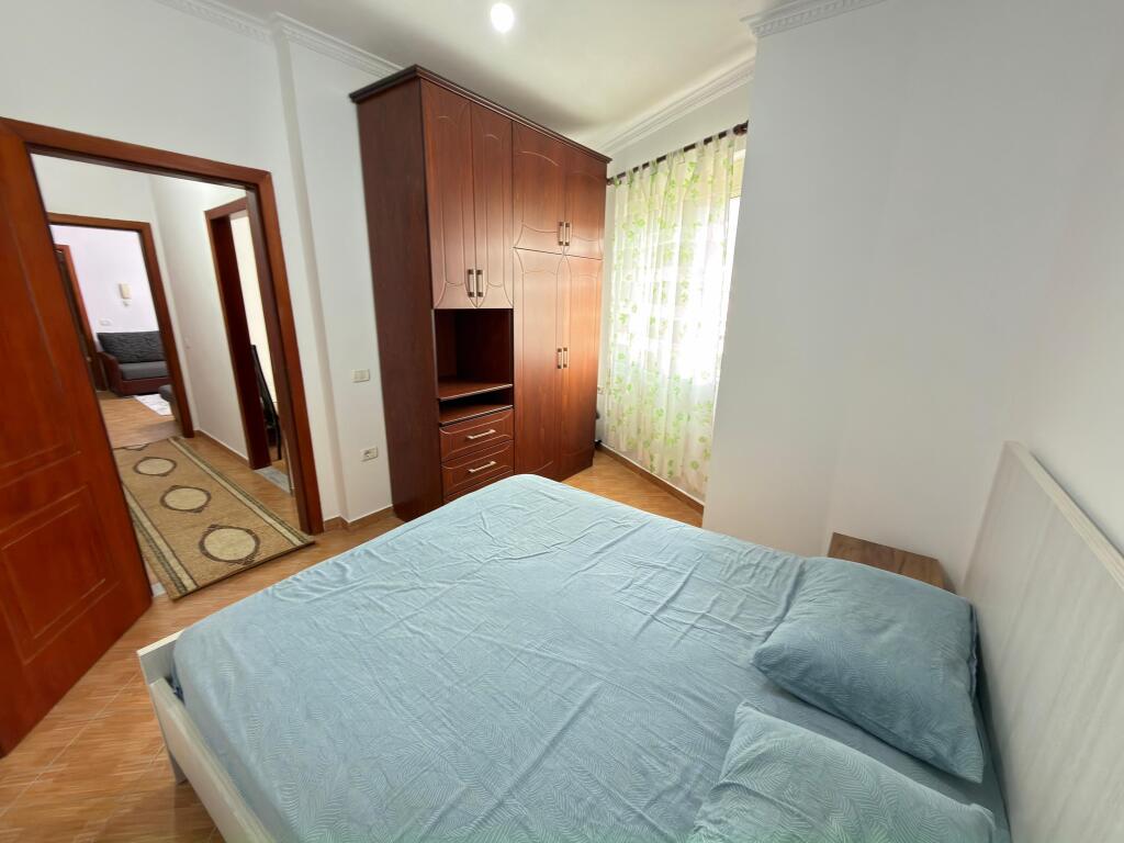 🏡 Appartamento 2+1+2 in affitto 📍 Fresk, Via Shefqet Kuka, vicino all'Istituto di Fisica Nucleare💶 Prezzo: 40.000 lek al mese