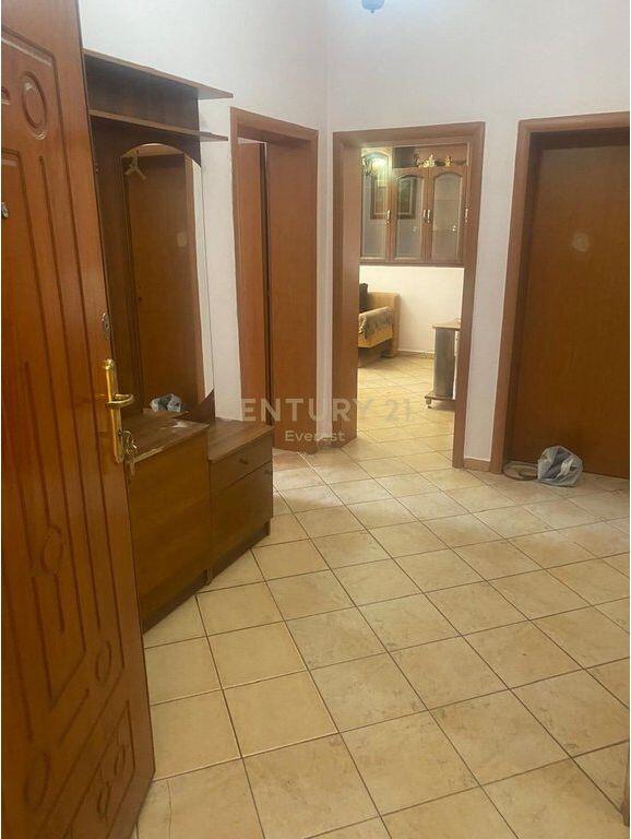 RRUGA E BARIKADAVE, JAPIM ME QIRA APARTAMENT 2+1