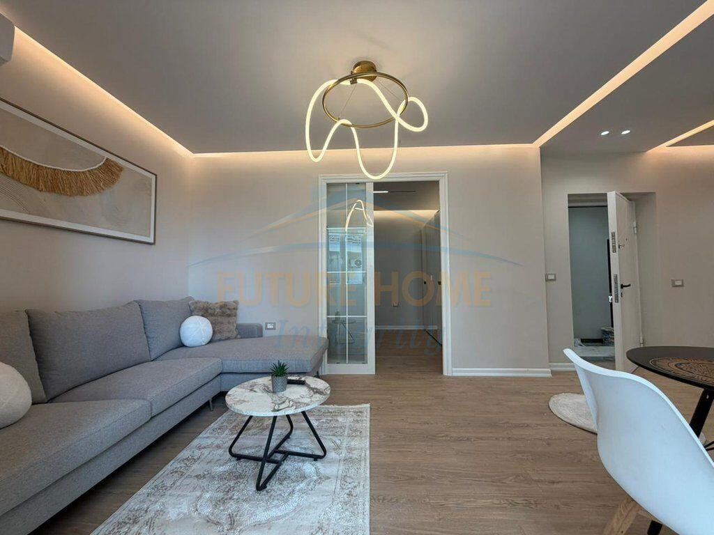 Shiten, Apartament 1+1 &amp; Garsoniere, Rruga e Barrikadave, Tiranë.