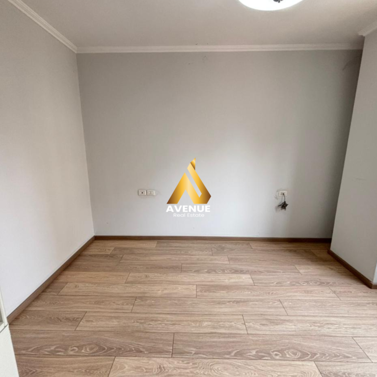 VENDESI APPARTAMENTO 2+1+2 VICINO A 21 DHJETORI, TIRANA
