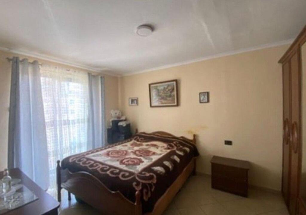 vendiamo appartamento vicino alla scuola unita