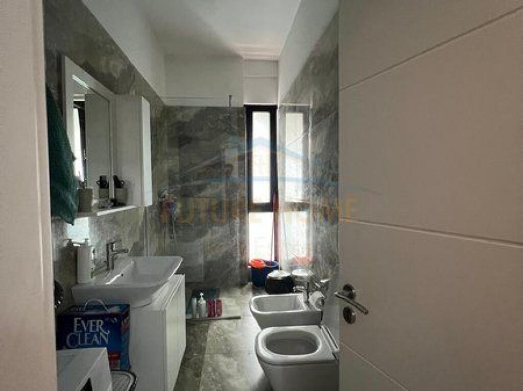 Shitet, Apartament 2+1+2, Square 21, Rruga e Kavajës