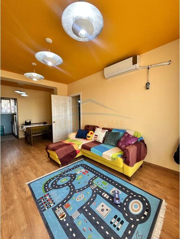 Shitet Apartament 2+1, Fresk
