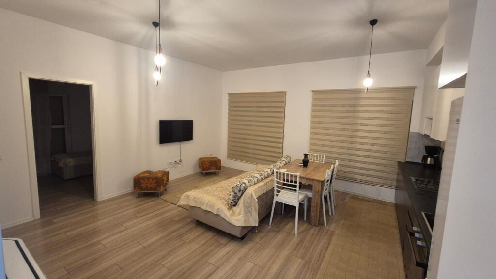 Appartamento 2+1 in affitto ad Ali Demi, Tirana