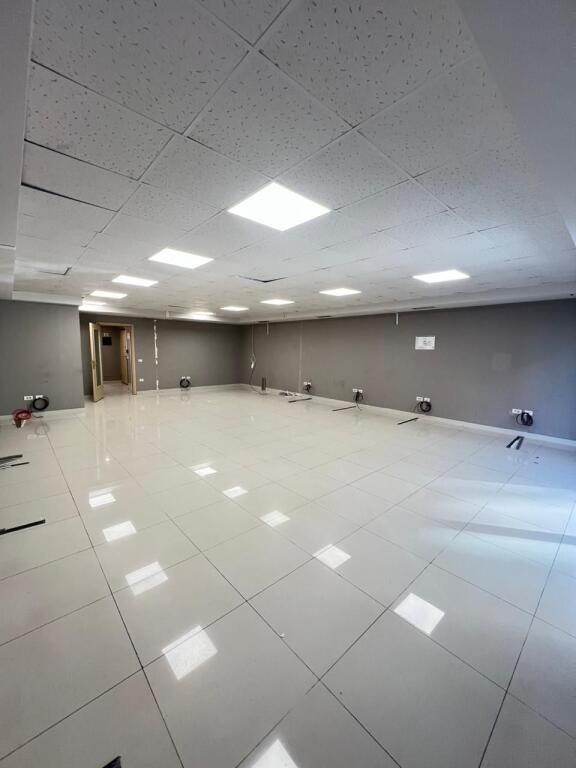 Ufficio 170/210m2 in affitto, Libro Universitario.