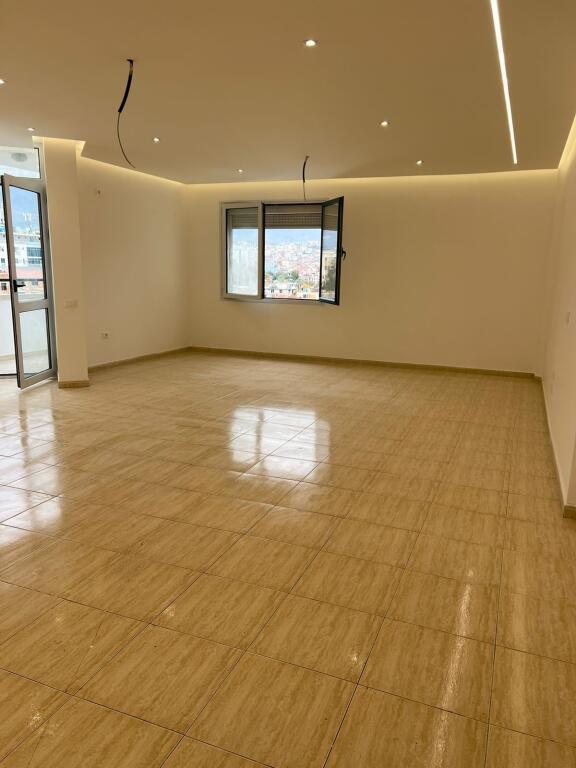 Apartament 2+1 tek Rruga e Elbasanit 190 m2!
