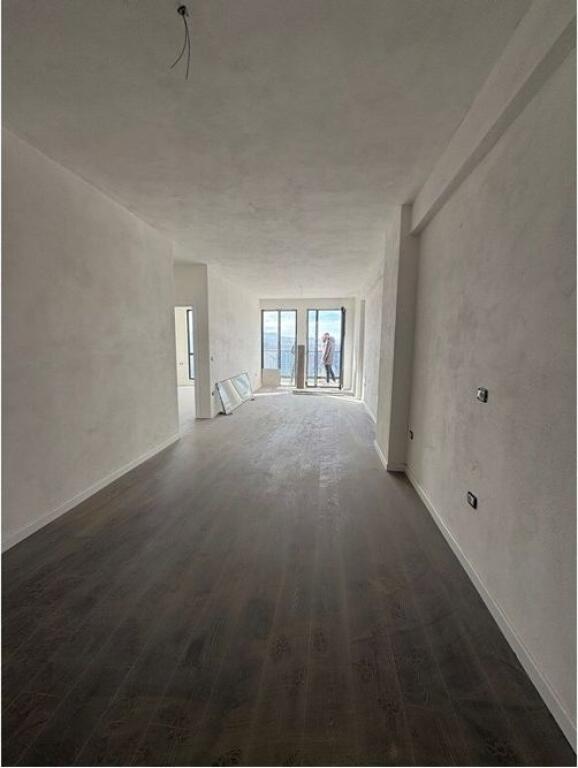 Shitet Apartament 3+1+2 Ish Fusha Aviacionit
