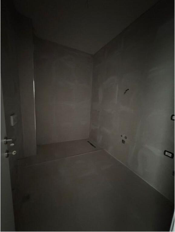 Shitet Apartament 3+1+2 Ish Fusha Aviacionit