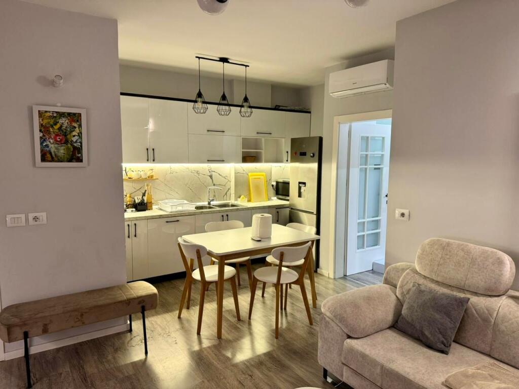 📣 QERA SUPER Apartament 2+1 📍 Stacioni i Trenit, Prane Unazes Se Vogel ✨