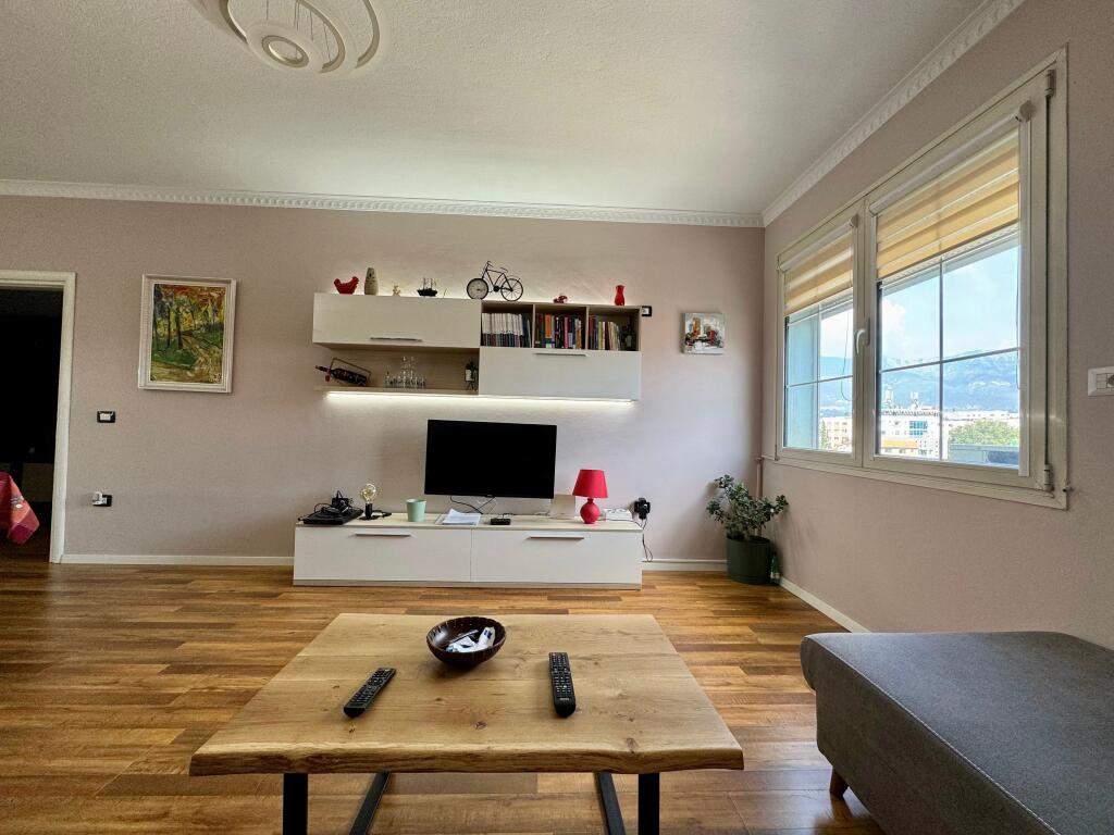 📣 QERA Apartament 1+1 📍Rruga e "Elbasanit", Prane Universitet "Luarasi" ✨  