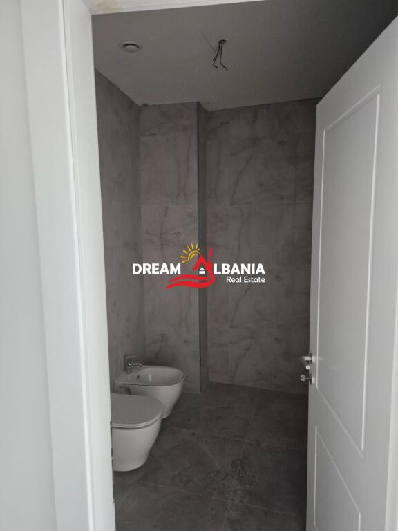 Jepet me qera apartament 2+1+2 per banim/biznes dhe parking i perfshire tek liqeni i Tiranes, kompleksi Lake View (ID 42611396)