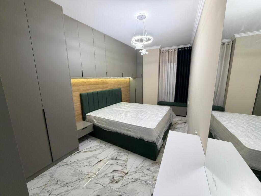 🏡 Appartamento 2+1+2 + parcheggio in affitto 📍 Via 5 Maji, Tirana