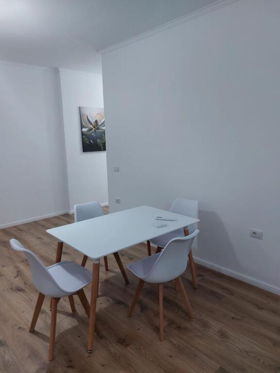Apartament 1+1 me Qera Afatgjate - Lungomare Vlore