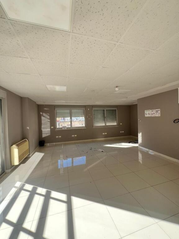Ufficio 170/210m2 in affitto, Libro Universitario.