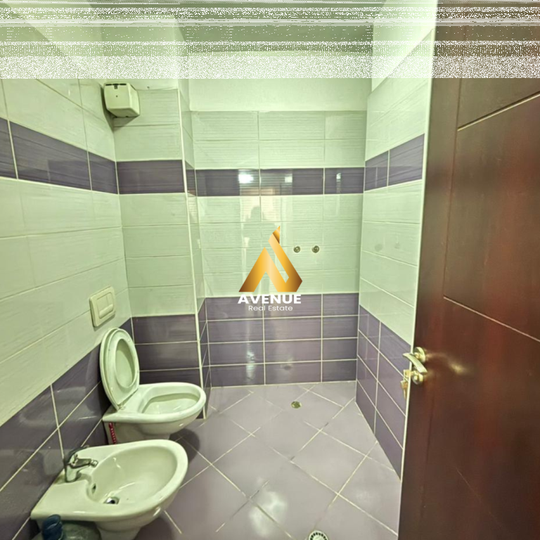 VENDESI APPARTAMENTO 2+1+2 VICINO A 21 DHJETORI, TIRANA