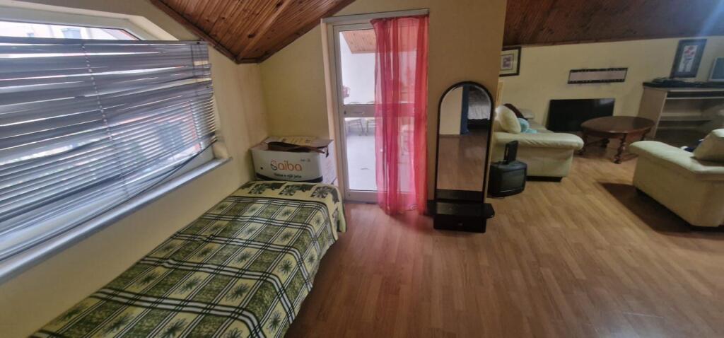 Villa su due piani in affitto a Brryli.
