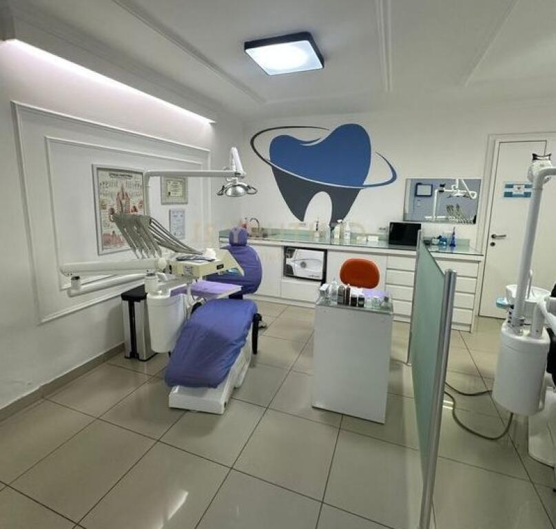 LOCALE COMMERCIALE / CLINICA DENTALE IN VENDITA.