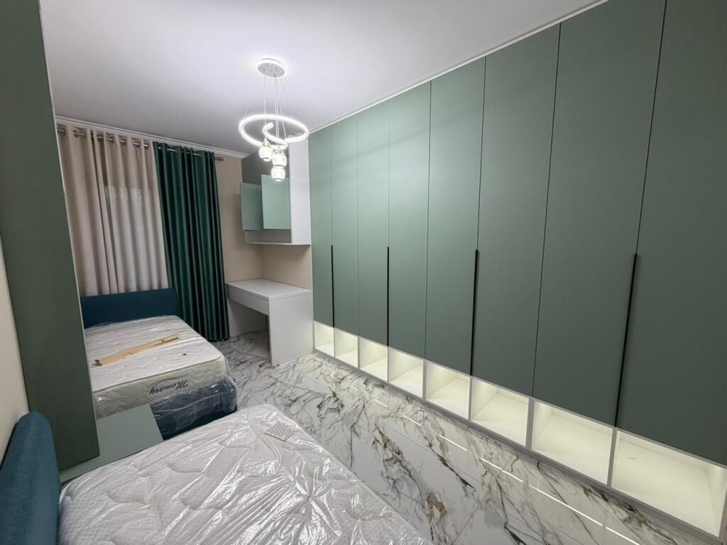 🏡 Appartamento 2+1+2 + parcheggio in affitto 📍 Via 5 Maji, Tirana