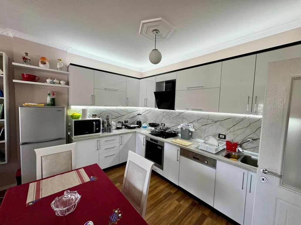 📣 QERA Apartament 1+1 📍Rruga e "Elbasanit", Prane Universitet "Luarasi" ✨  