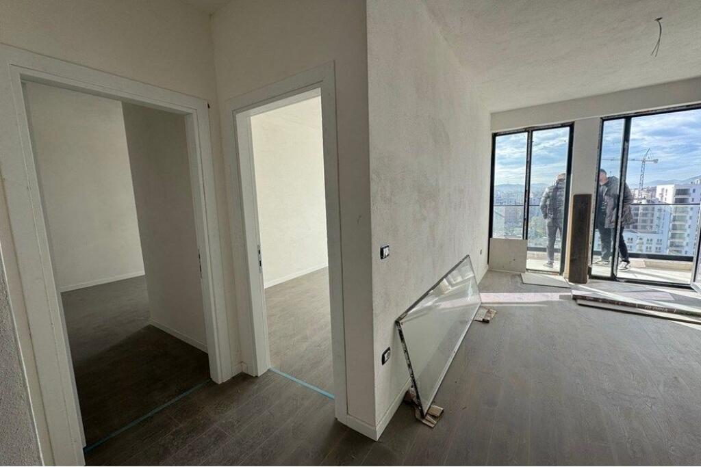 Shitet Apartament 3+1+2 Ish Fusha Aviacionit