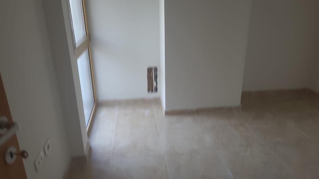 Locale commerciale in affitto 3+1+2 + 28 m2 veranda  (Sky towers)
