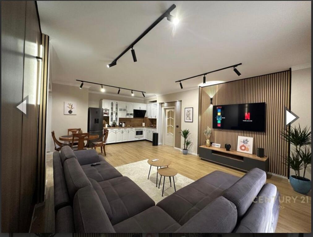 2+1,arredato in piazza Wilson,1500 euro