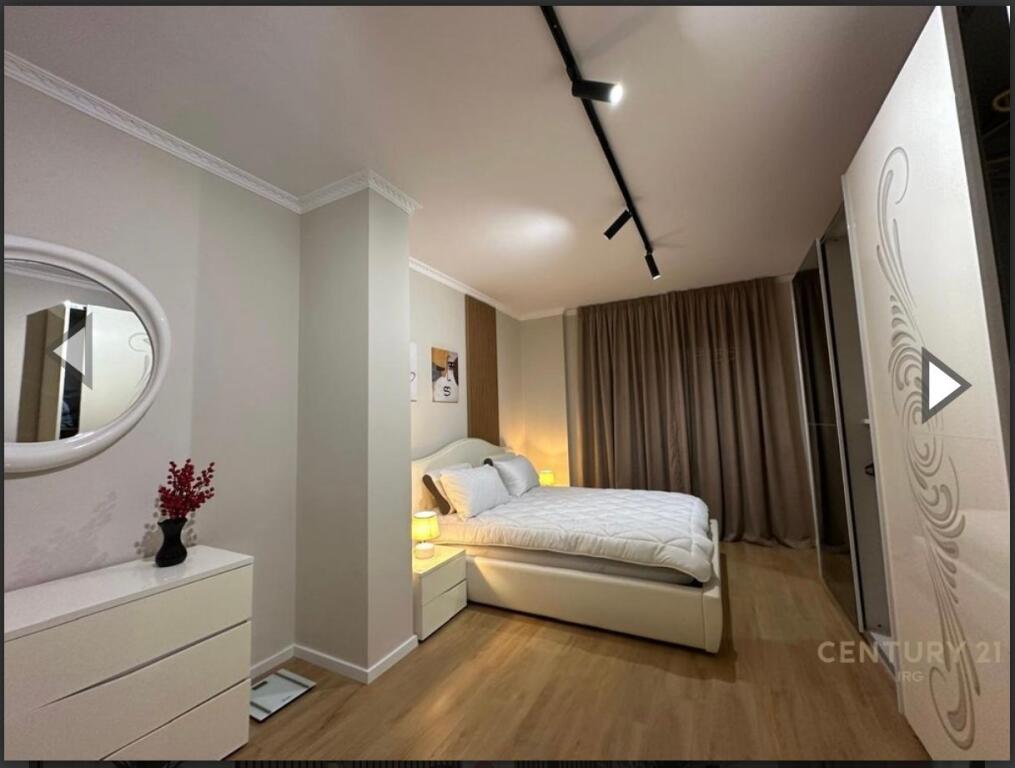 2+1,arredato in piazza Wilson,1500 euro