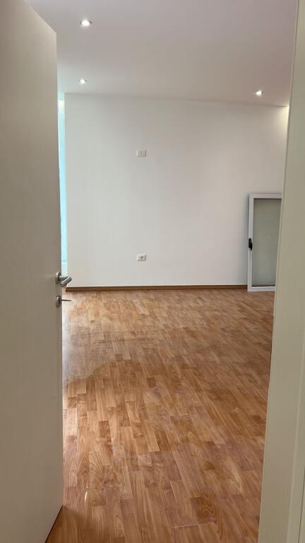 Apartament 2+1 tek Rruga e Elbasanit 190 m2!