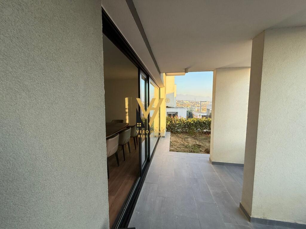 JEPET APARTAMENT 2+1+VERANDE ME QERA TE O2 RES, FARKE 1.300 EURO