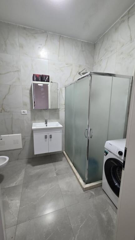 Appartamento 2+1 in affitto ad Ali Demi, Tirana