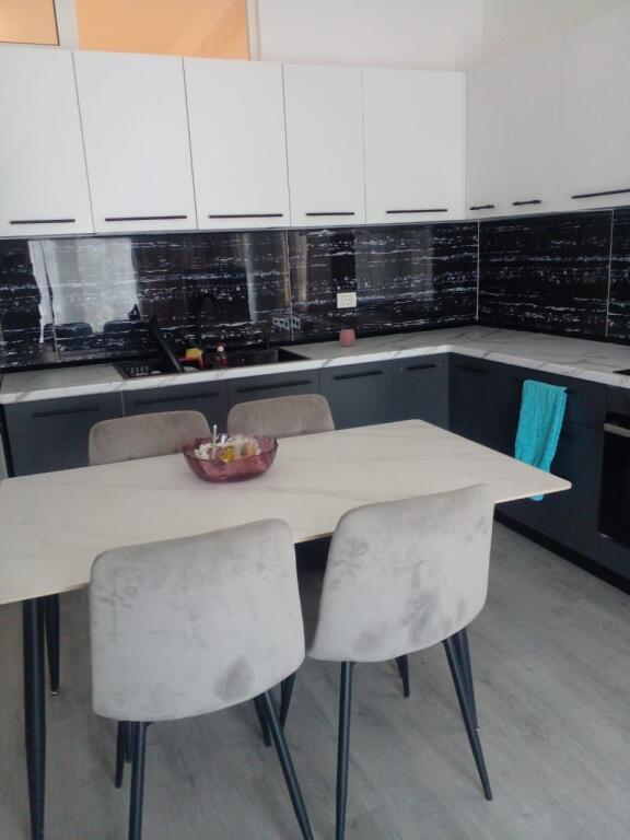 House for rent, in Pallat i Ri 2+1      ID   13222