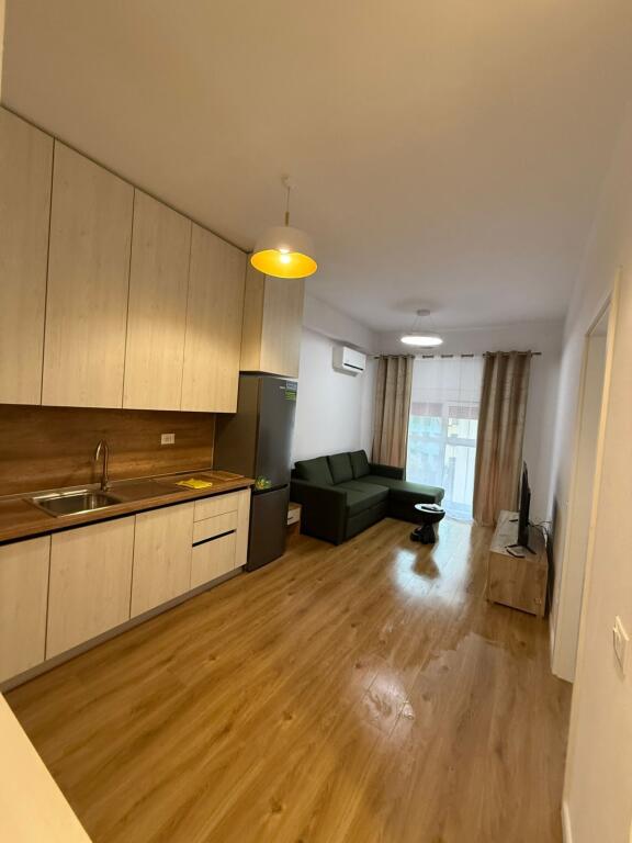 📣Appartamento 1+1 in affitto 📍 Indirizzo: Ali Demi, Complesso Kadiu💰 Prezzo: 45.000 lek