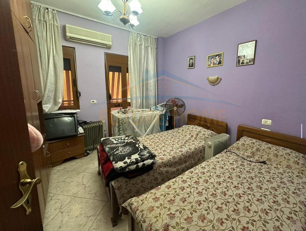 SHITET APARTAMENT 2+1 RRUGA KONGRESI I MANASTIRIT