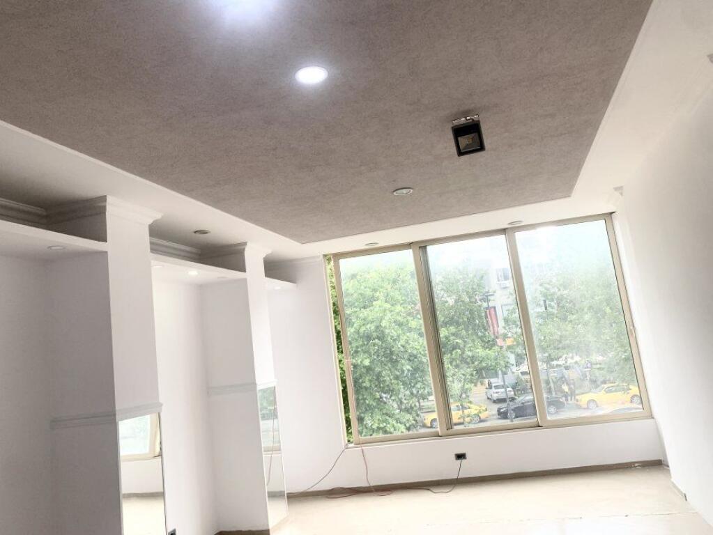 Locale commerciale in affitto Piano 1, 200 m² 1.700 €