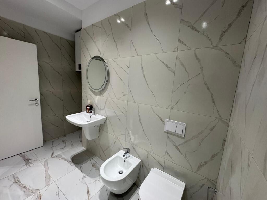 Jepet me qira apartament 2+1 tek Rruga Mine Peza!!!