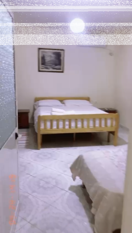 Casa 2+1, Mine Peza!